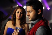 Gunde Jaari Gallanthayyinde Pub Song